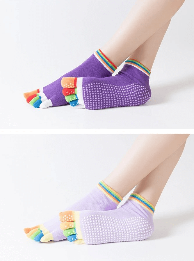 Colorful non-slip quick-drying women's five-toe socks for yoga in purple; perfect for fitness enthusiasts seeking comfort and grip.